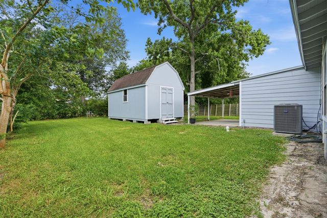 302 Glenmore Dr, Pasadena, TX 77503