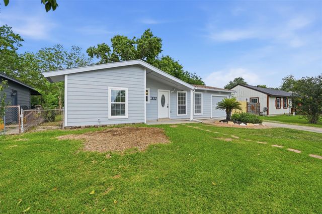 302 Glenmore Dr, Pasadena, TX 77503