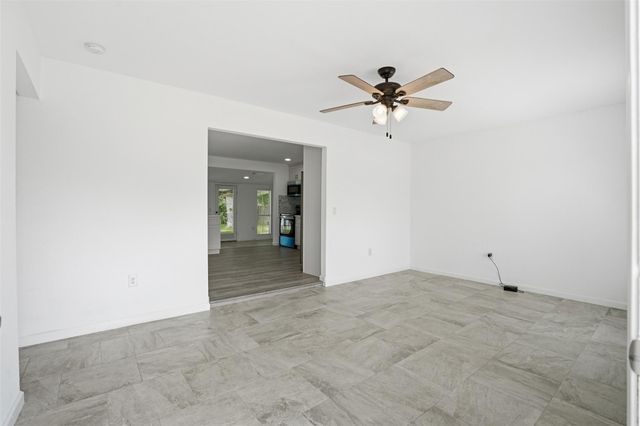 302 Glenmore Dr, Pasadena, TX 77503