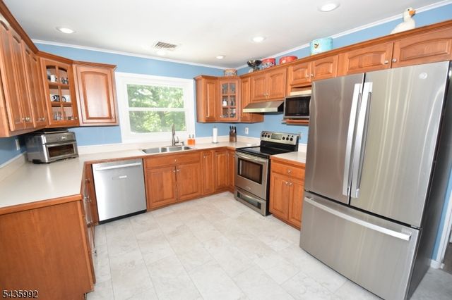 567 Foothill Rd, Bridgewater Twp., NJ 08807