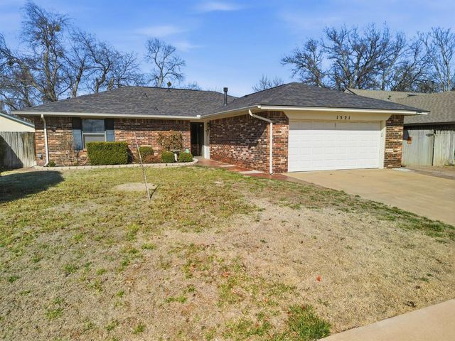 1521 NE 1st Street, Moore, OK 73160