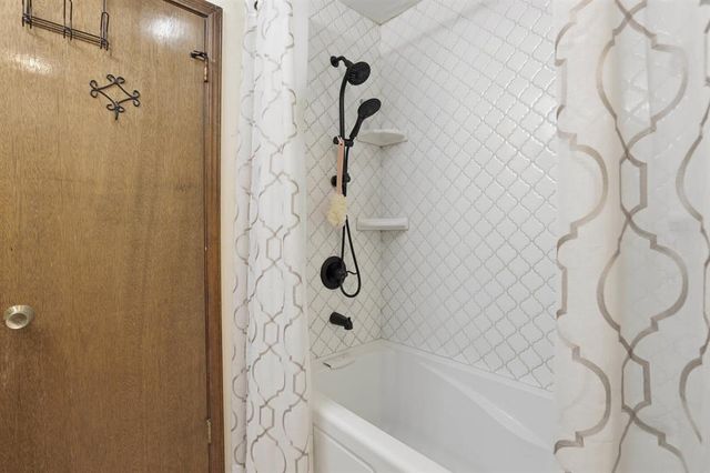 1521 NE 1st Street, Moore, OK 73160