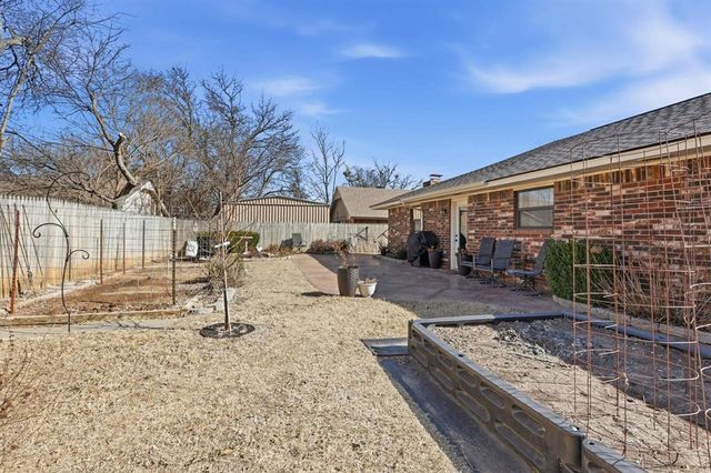 1521 NE 1st Street, Moore, OK 73160