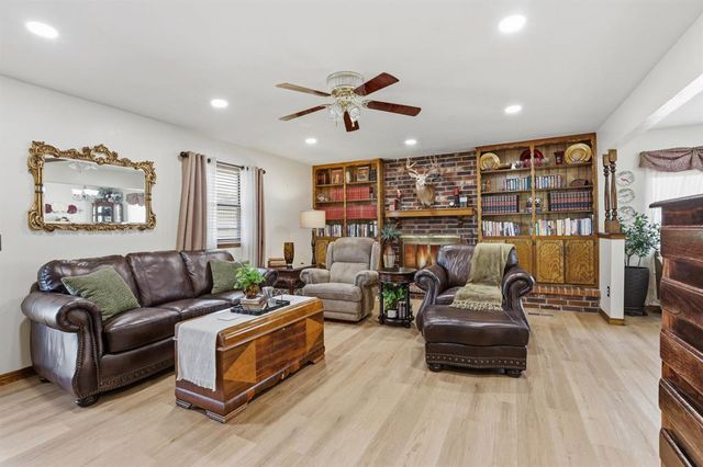 1521 NE 1st Street, Moore, OK 73160