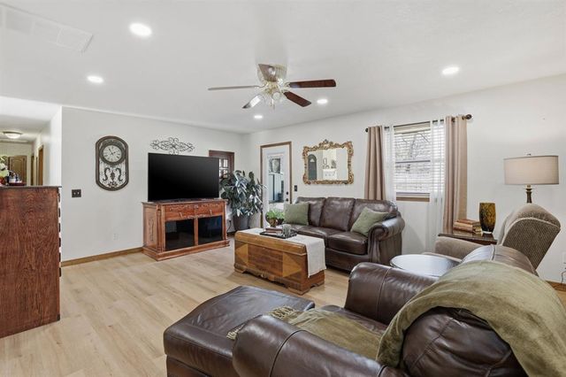 1521 NE 1st Street, Moore, OK 73160