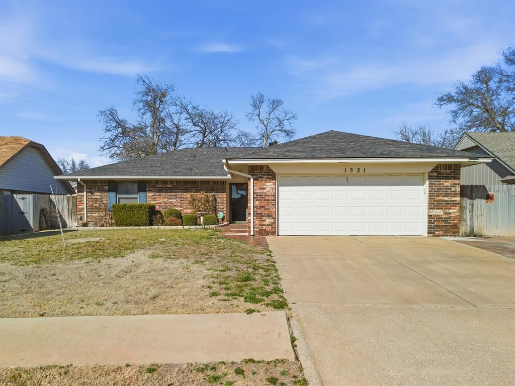 1521 NE 1st Street, Moore, OK 73160