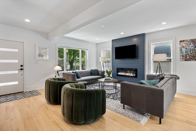 2144 N Rockwell Street, Chicago, IL 60647