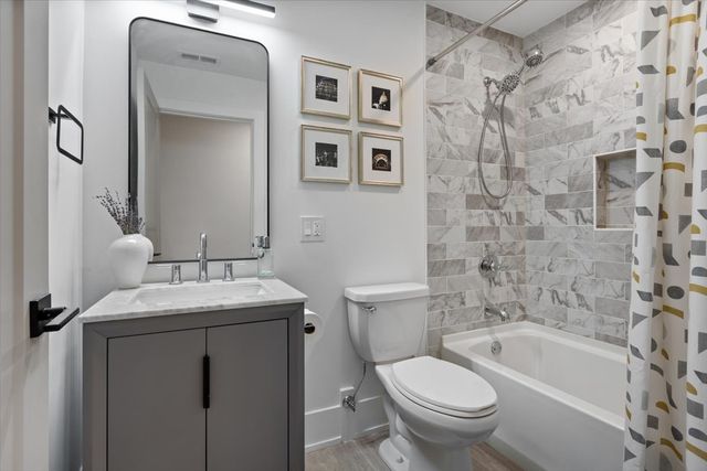 2144 N Rockwell Street, Chicago, IL 60647