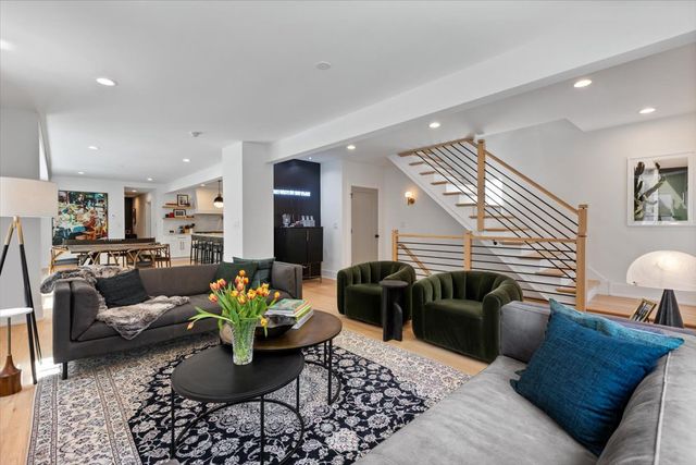 2144 N Rockwell Street, Chicago, IL 60647