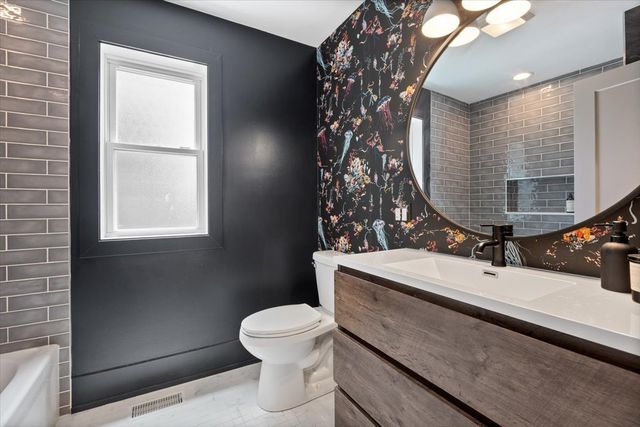 2144 N Rockwell Street, Chicago, IL 60647