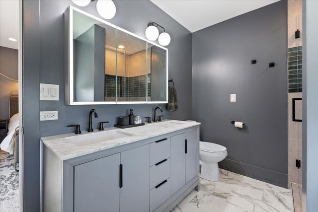 2144 N Rockwell Street, Chicago, IL 60647