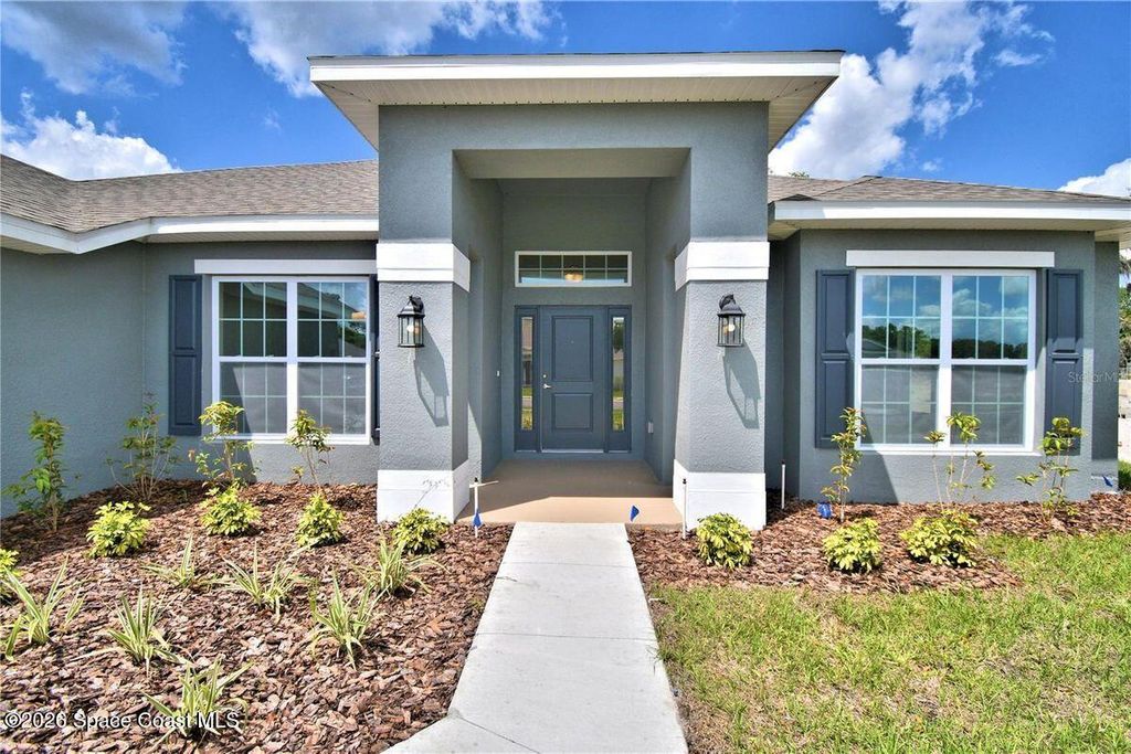 527 Winer Avenue SW, Palm Bay, FL 32908