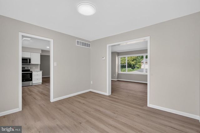 5 FIRETHORN CT, Newark, DE 19711