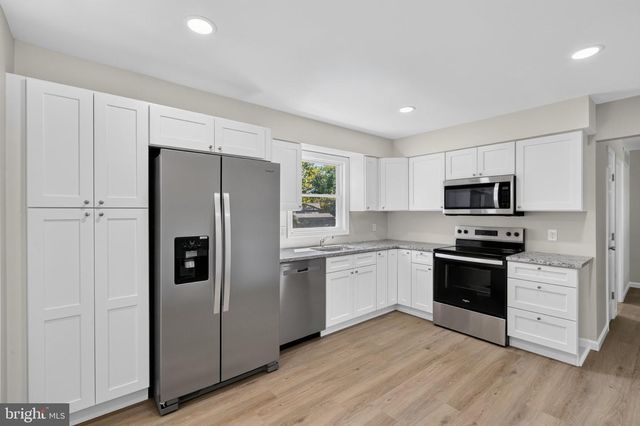 5 FIRETHORN CT, Newark, DE 19711