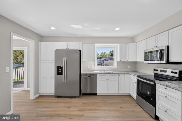 5 FIRETHORN CT, Newark, DE 19711
