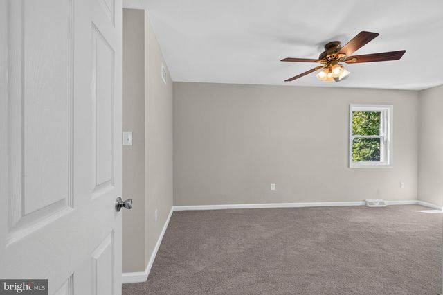 5 FIRETHORN CT, Newark, DE 19711