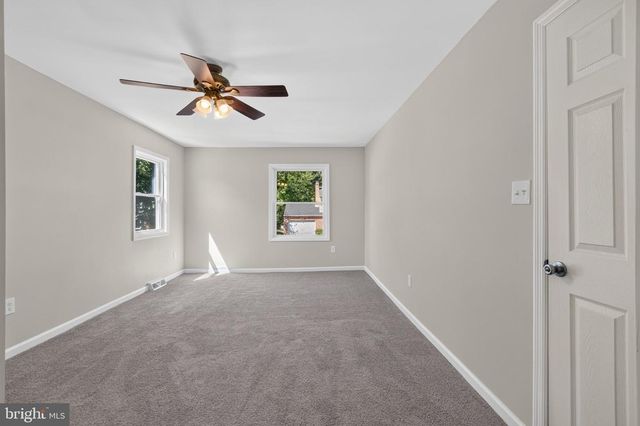 5 FIRETHORN CT, Newark, DE 19711
