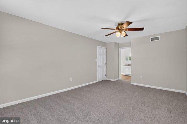 5 FIRETHORN CT, Newark, DE 19711