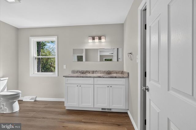 5 FIRETHORN CT, Newark, DE 19711
