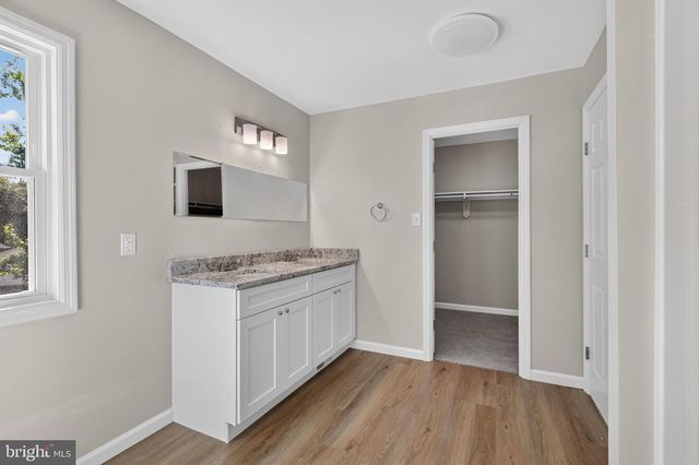 5 FIRETHORN CT, Newark, DE 19711