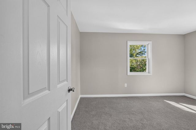 5 FIRETHORN CT, Newark, DE 19711