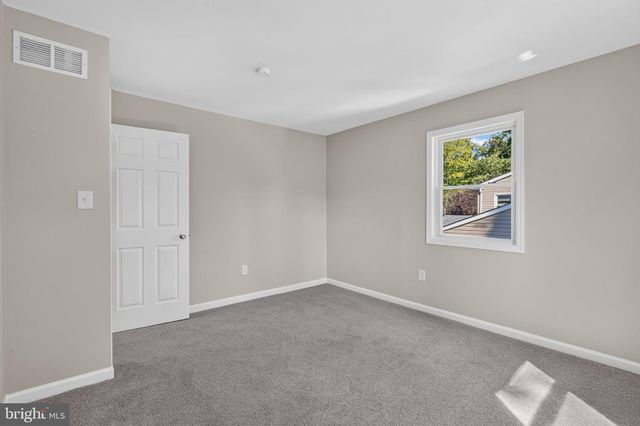 5 FIRETHORN CT, Newark, DE 19711