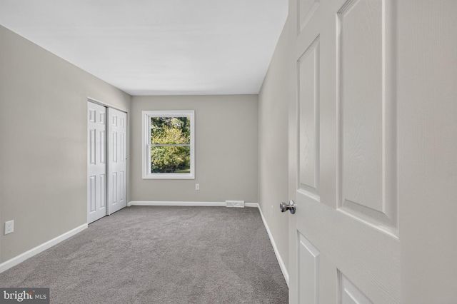 5 FIRETHORN CT, Newark, DE 19711