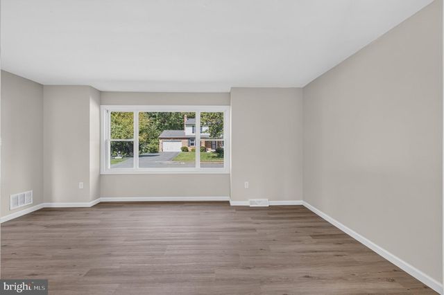 5 FIRETHORN CT, Newark, DE 19711