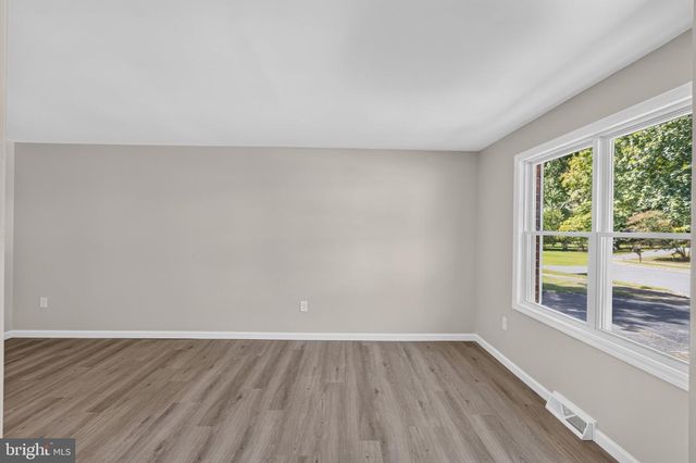 5 FIRETHORN CT, Newark, DE 19711