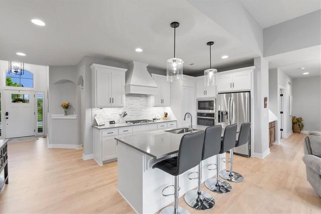 25404 W 146 Street, Olathe, KS 66061