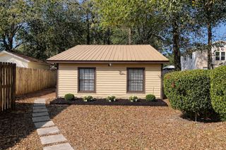 909 A Mapoles Street, Crestview, FL 32536