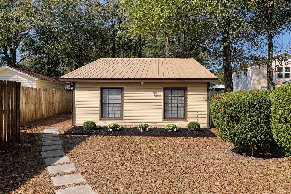 909 A Mapoles Street, Crestview, FL 32536