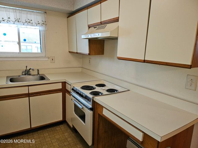 40 Wharfside Drive, Monmouth Beach, NJ 07750