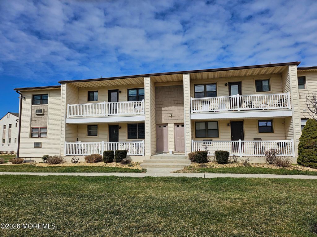 40 Wharfside Drive, Monmouth Beach, NJ 07750