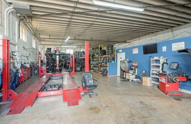 7250 NW 41st Street, Miami, FL 33166