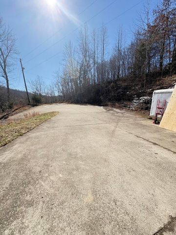 8209 KY-11, Green Road, KY 40946