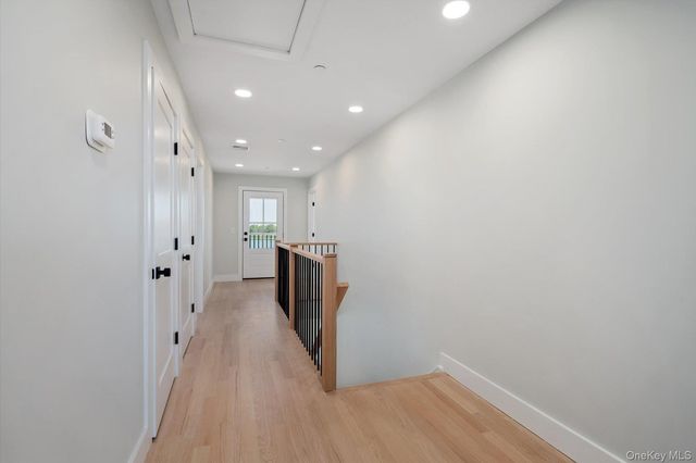 17 Island Parkway N, Island Park, NY 11558