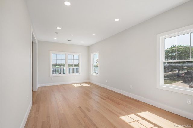 17 Island Parkway N, Island Park, NY 11558