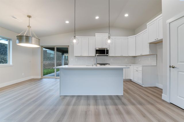 6150 W 30th Pl, Kennewick, WA 99338