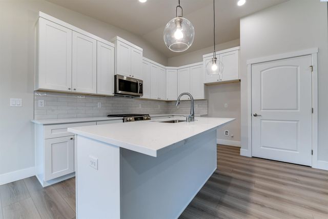 6150 W 30th Pl, Kennewick, WA 99338