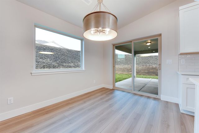 6150 W 30th Pl, Kennewick, WA 99338