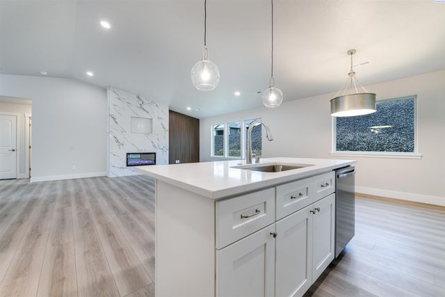 6150 W 30th Pl, Kennewick, WA 99338