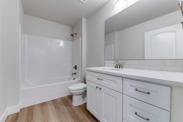 6150 W 30th Pl, Kennewick, WA 99338