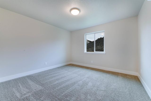 6150 W 30th Pl, Kennewick, WA 99338