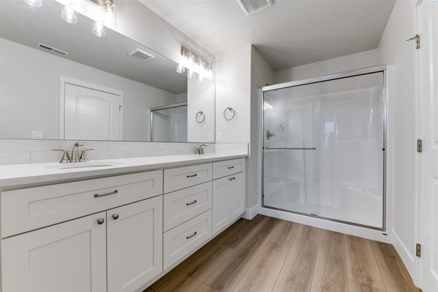 6150 W 30th Pl, Kennewick, WA 99338