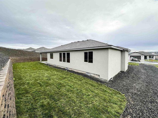 6150 W 30th Pl, Kennewick, WA 99338