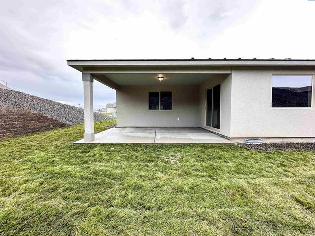 6150 W 30th Pl, Kennewick, WA 99338