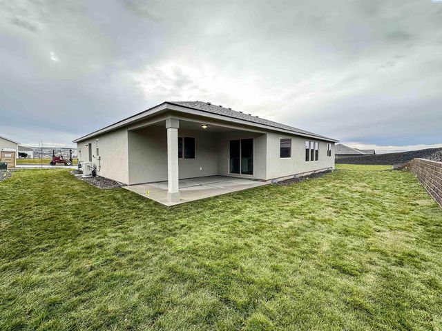 6150 W 30th Pl, Kennewick, WA 99338