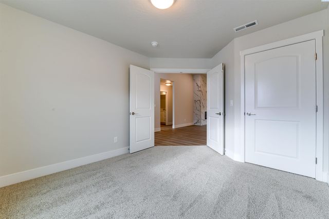 6150 W 30th Pl, Kennewick, WA 99338