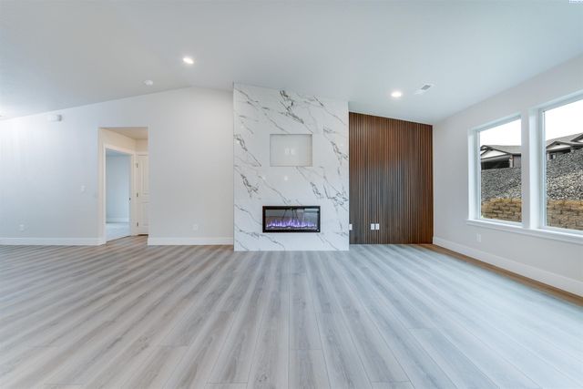 6150 W 30th Pl, Kennewick, WA 99338